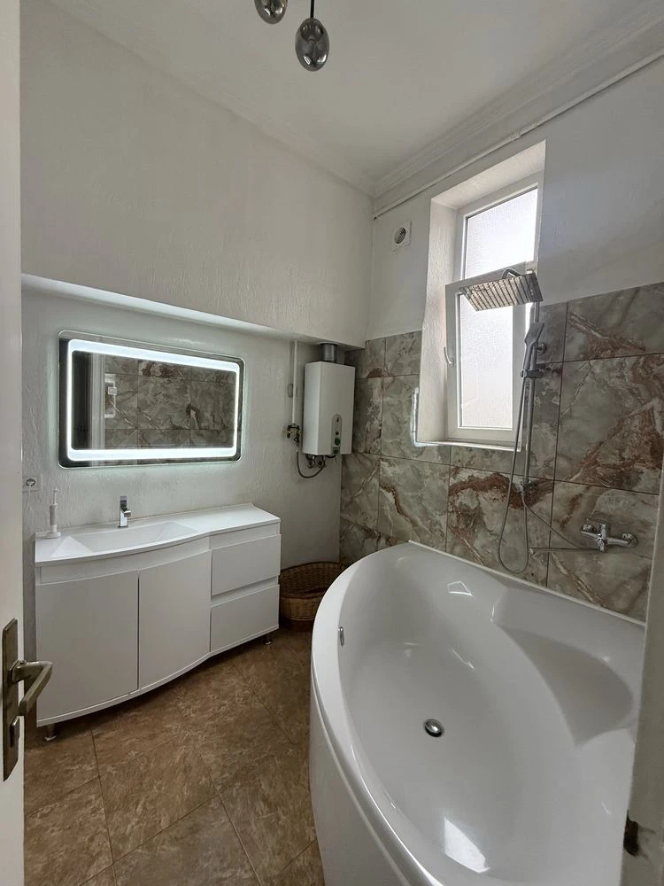 SALE OF A 4-ROOM APARTMENT IN THE HISTORICAL CENTER OF THE CITY