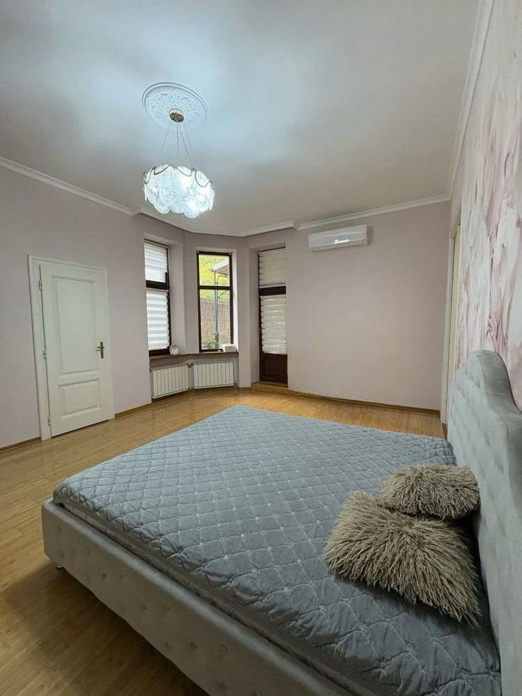 SALE OF A 4-ROOM APARTMENT IN THE HISTORICAL CENTER OF THE CITY