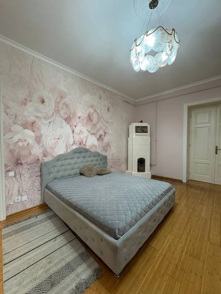 SALE OF A 4-ROOM APARTMENT IN THE HISTORICAL CENTER OF THE CITY