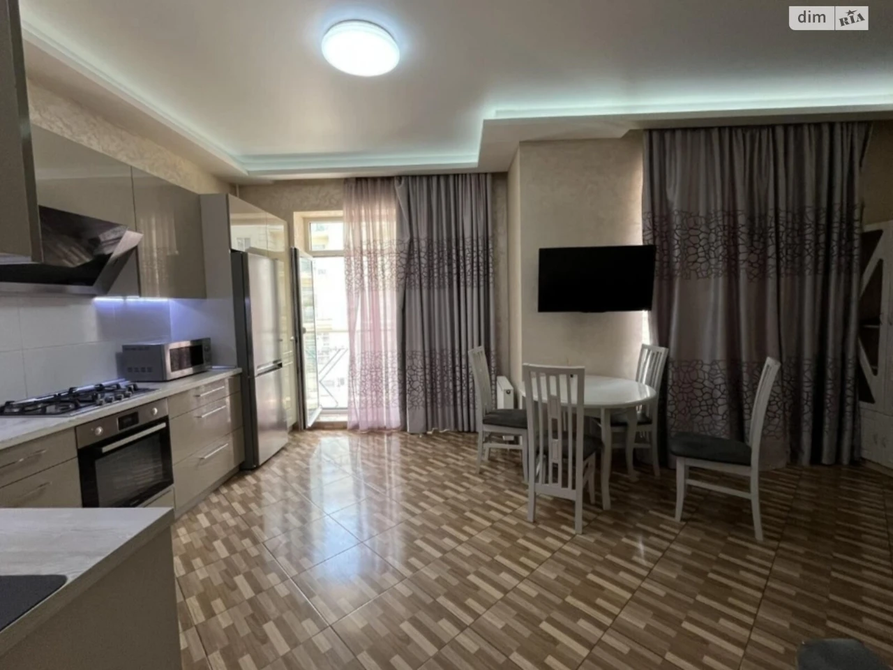 Long-Term Rental Apartment, Central Fountain Area