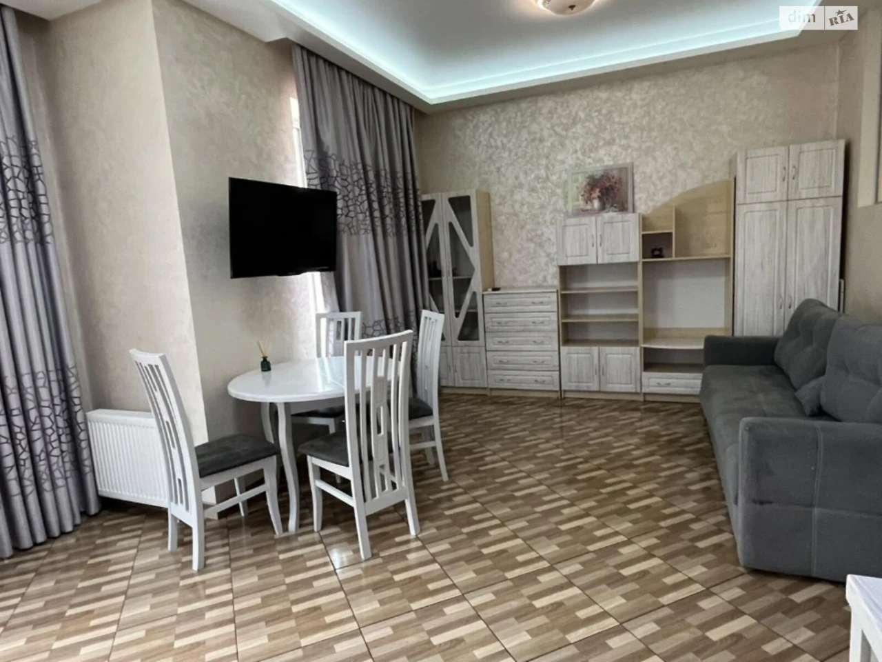 Long-Term Rental Apartment, Central Fountain Area