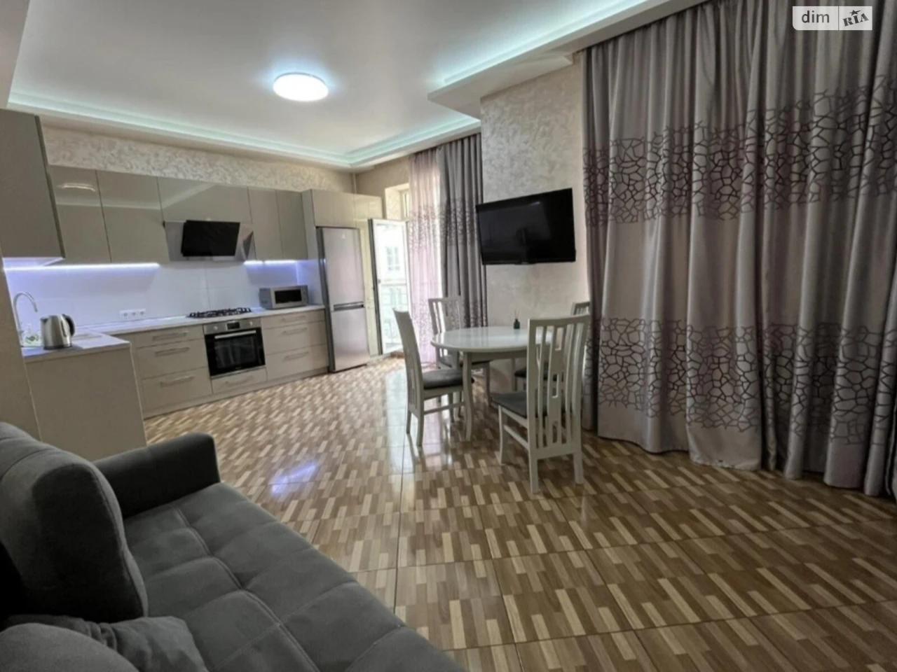 Long-Term Rental Apartment, Central Fountain Area