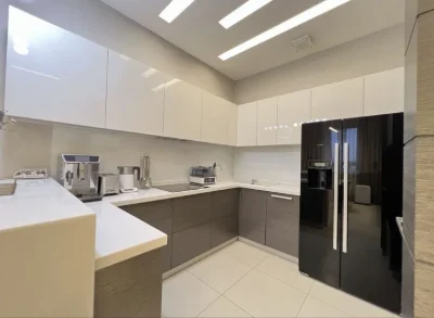 For sale 3-room apartment in the residential complex "Budyn on Naberezhnaya", lane Bannyi 1, this is