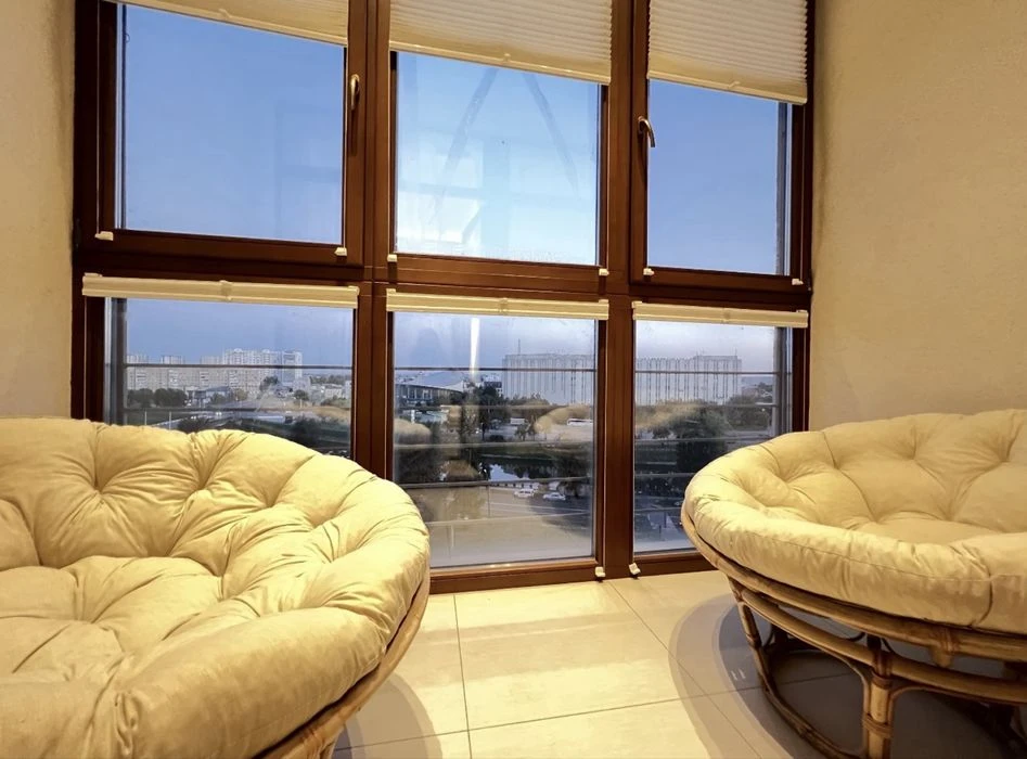 For sale 3-room apartment in the residential complex "Budyn on Naberezhnaya", lane Bannyi 1, this is