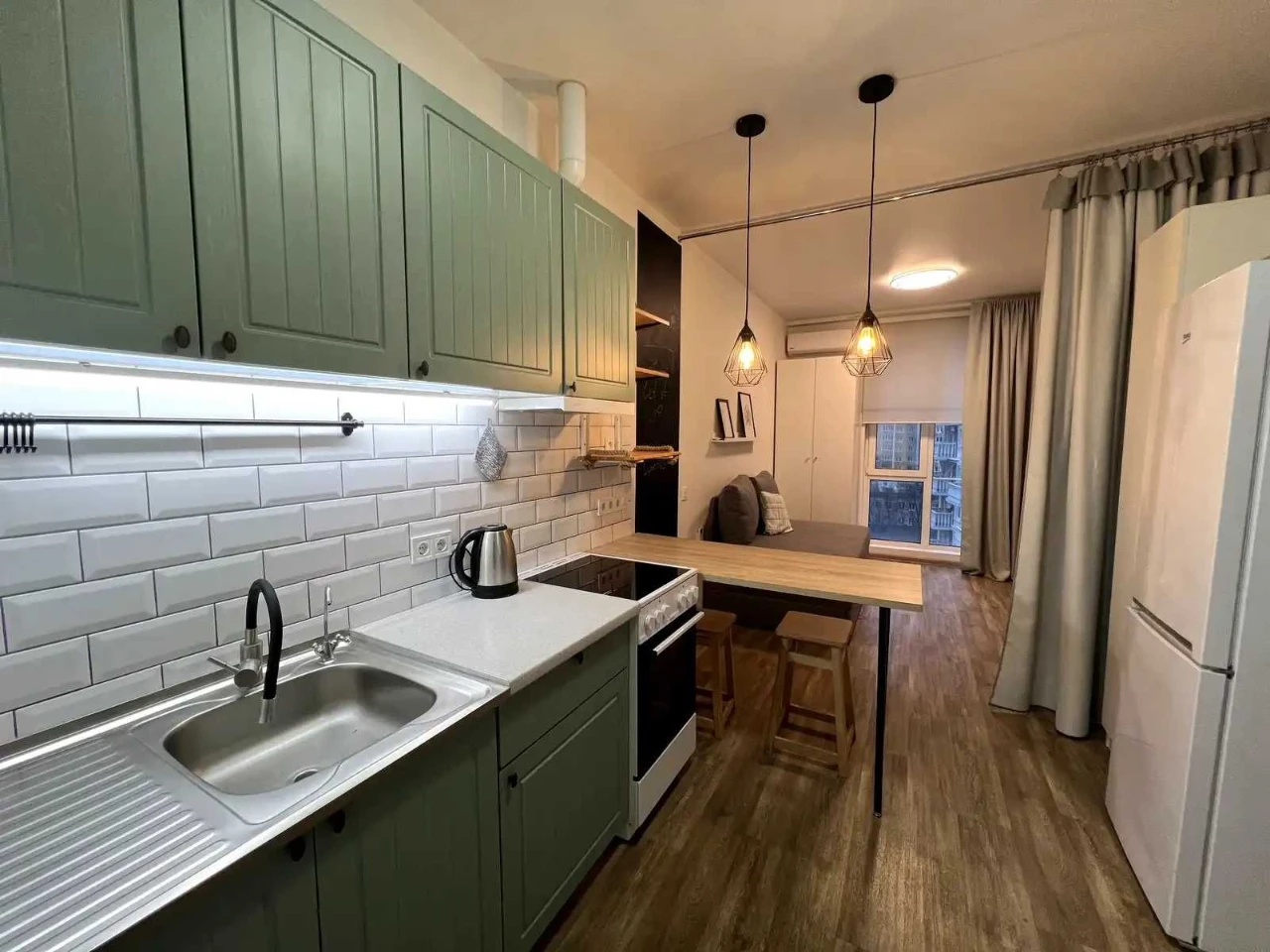 Sale of a smart apartment in the "Nova Angliya" residential complex, near the Vasilkiv metro station