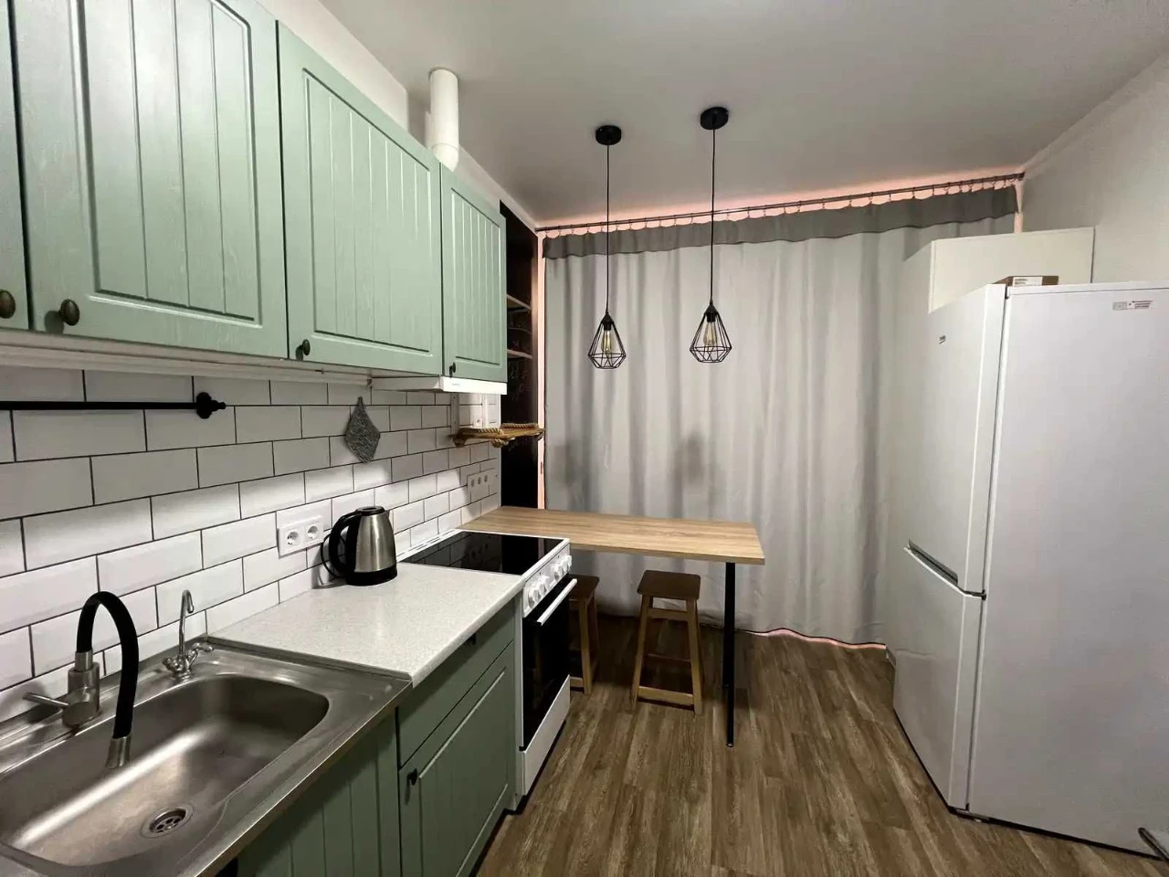 Sale of a smart apartment in the "Nova Angliya" residential complex, near the Vasilkiv metro station