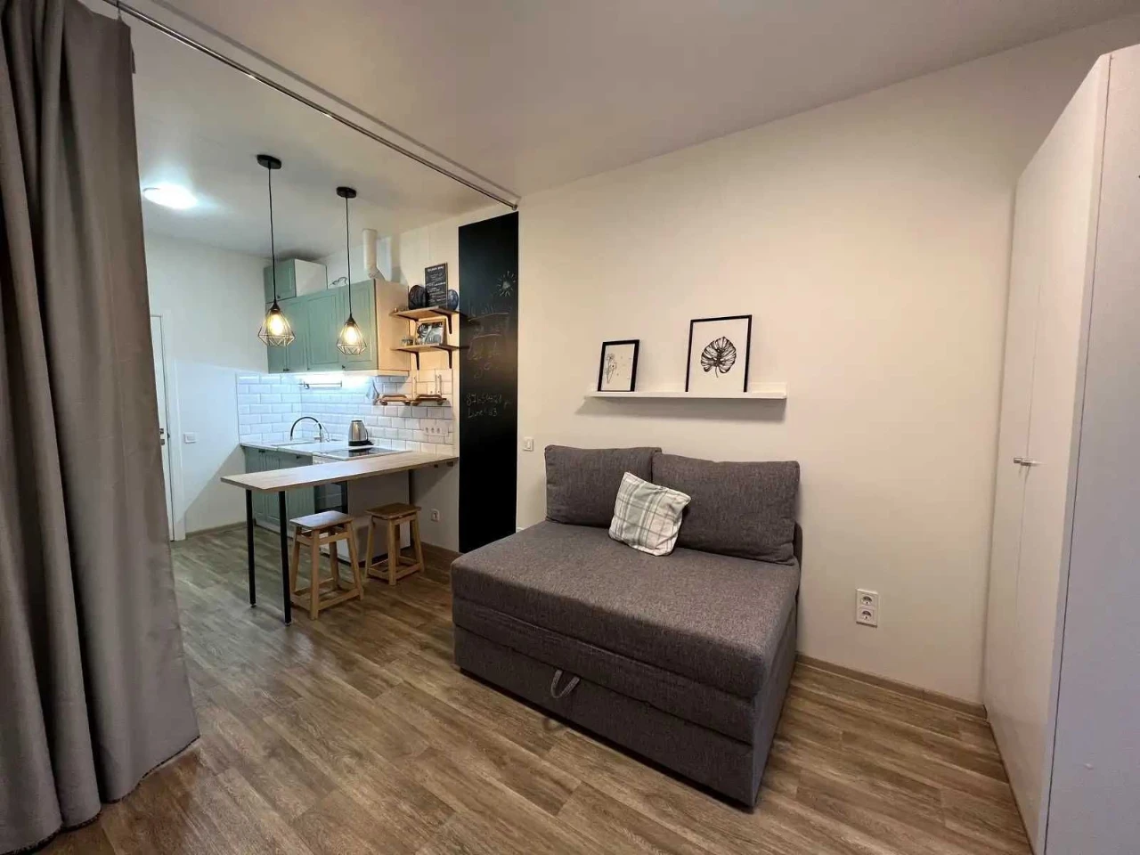 Sale of a smart apartment in the "Nova Angliya" residential complex, near the Vasilkiv metro station