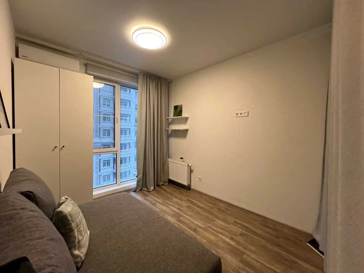 Sale of a smart apartment in the "Nova Angliya" residential complex, near the Vasilkiv metro station