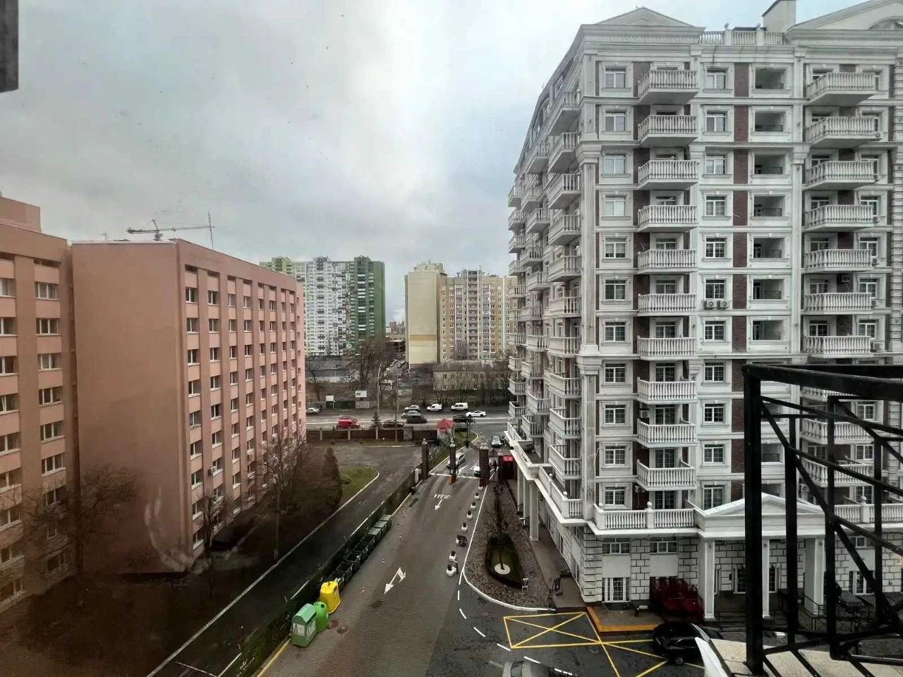 Sale of a smart apartment in the "Nova Angliya" residential complex, near the Vasilkiv metro station