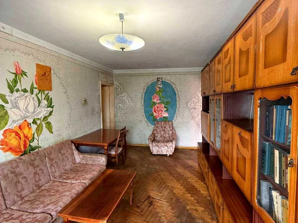 Apartment. Kharkiv, Svitla St.