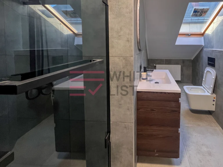 Продаж 2-кім. квартири 80 м.кв., в. Герцена