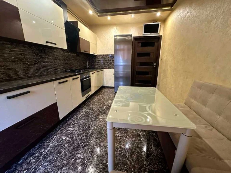 Apartment. Demnyanska st.