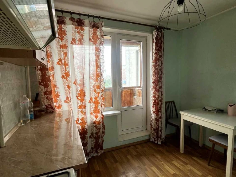 Apartment. Berezhnykivska Street, Dniprovsky District, Kyiv.