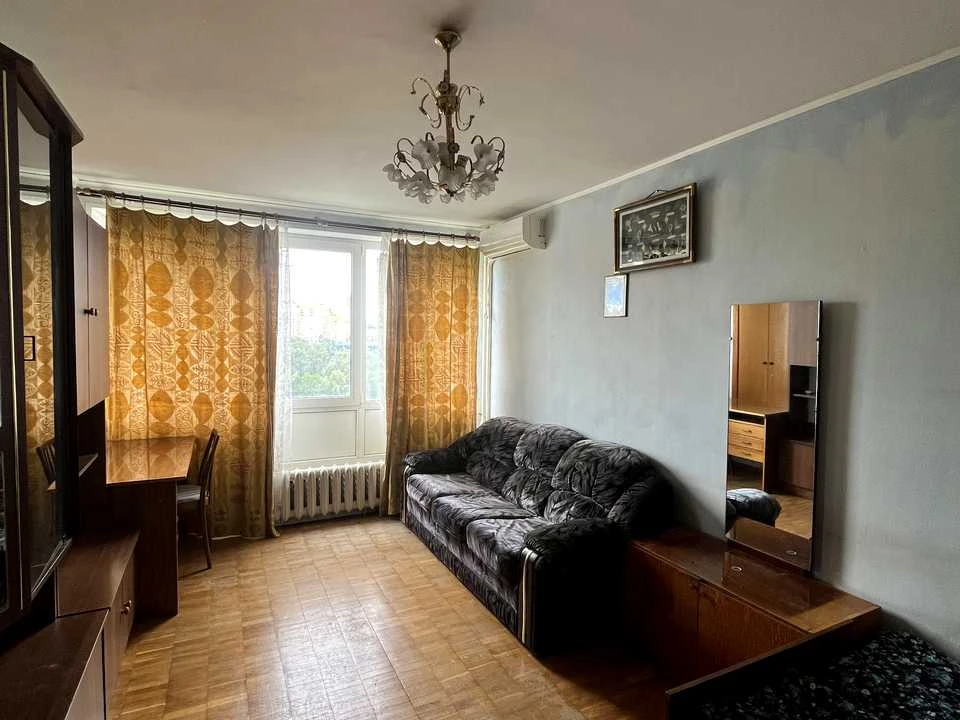 Apartment. Berezhnykivska Street, Dniprovsky District, Kyiv.