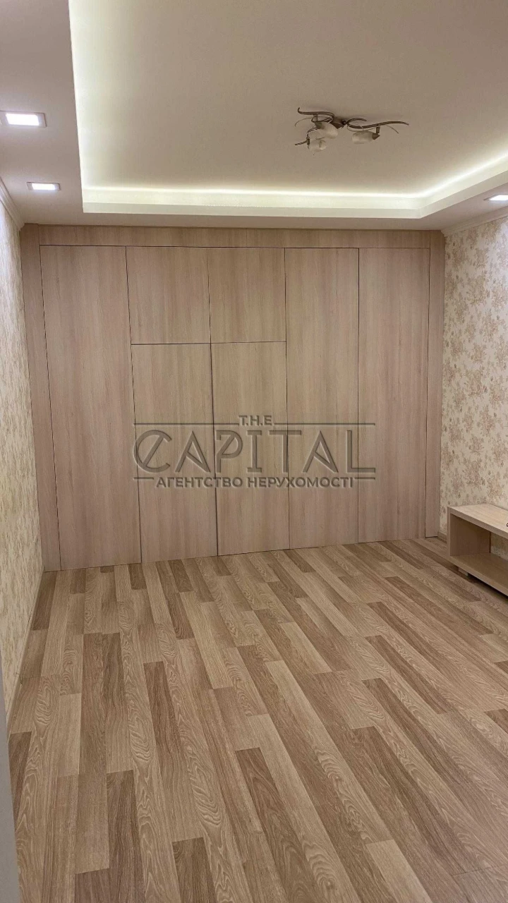 Продаж 1-кімнатної квартири на вул Новогоспітальній 5А Печер