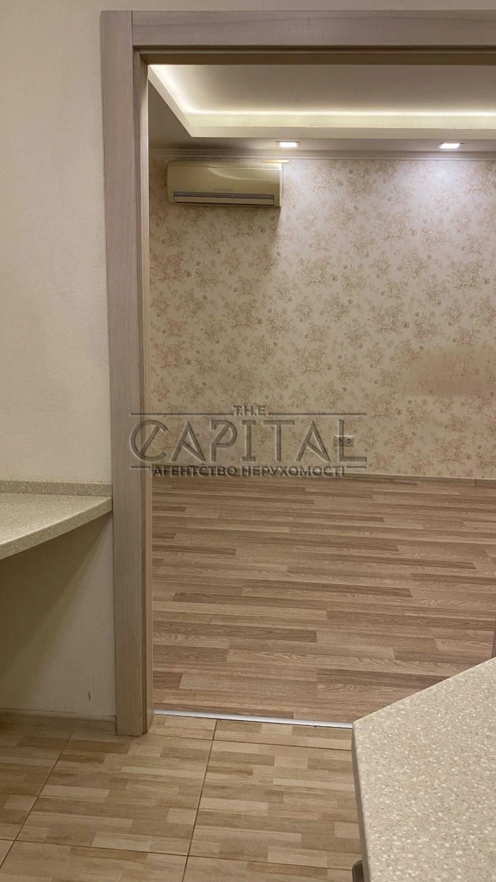 Продаж 1-кімнатної квартири на вул Новогоспітальній 5А Печер