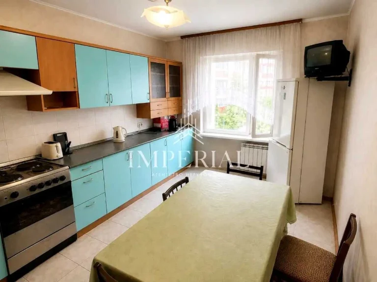 Sale of a 3-bedroom apartment near Kharkiv metro, Bažana st.