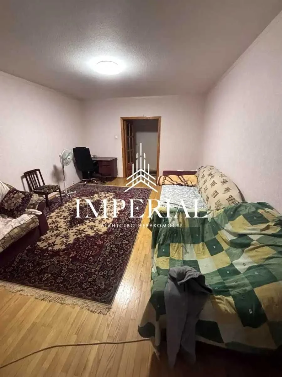 Продаж 3-кімнатної квартири біля метро Харківська, вул. Бажа