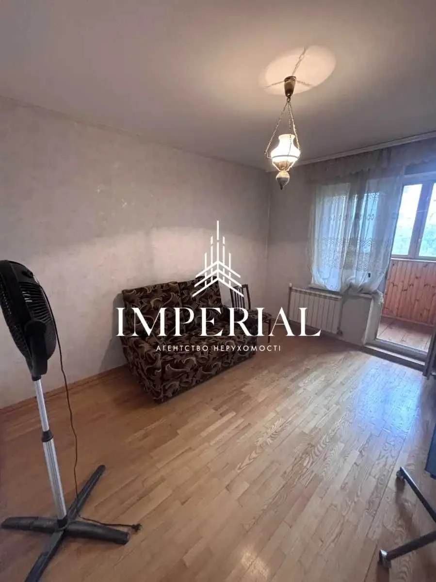 Продаж 3-кімнатної квартири біля метро Харківська, вул. Бажа