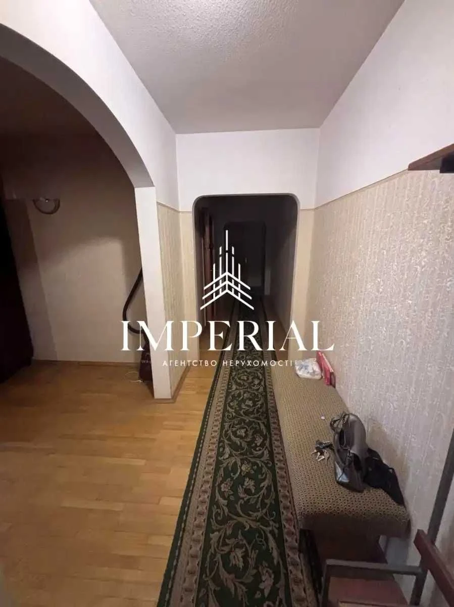 Продаж 3-кімнатної квартири біля метро Харківська, вул. Бажа