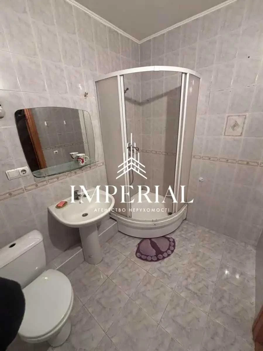 Продаж 3-кімнатної квартири біля метро Харківська, вул. Бажа