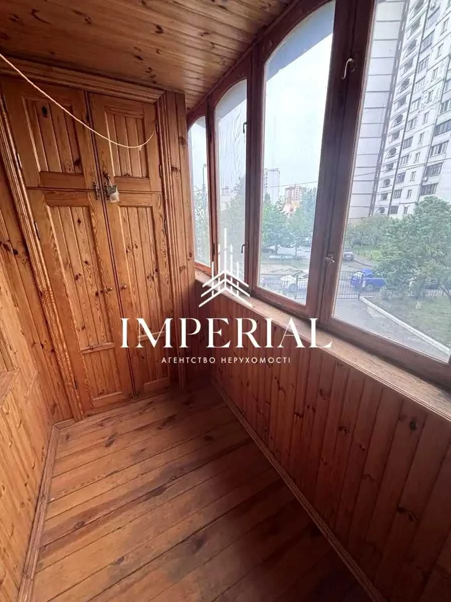 Продаж 3-кімнатної квартири біля метро Харківська, вул. Бажа