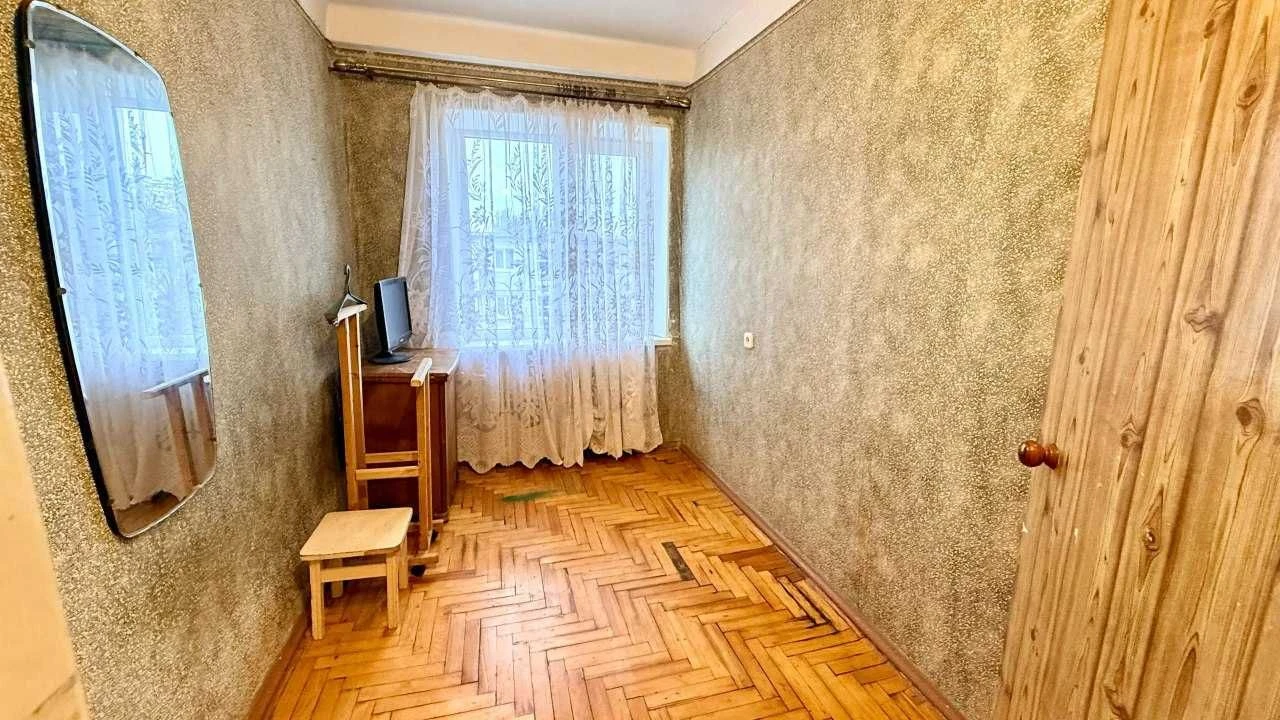 Продається 3-кімнатна квартира "Район біля 7 школи"