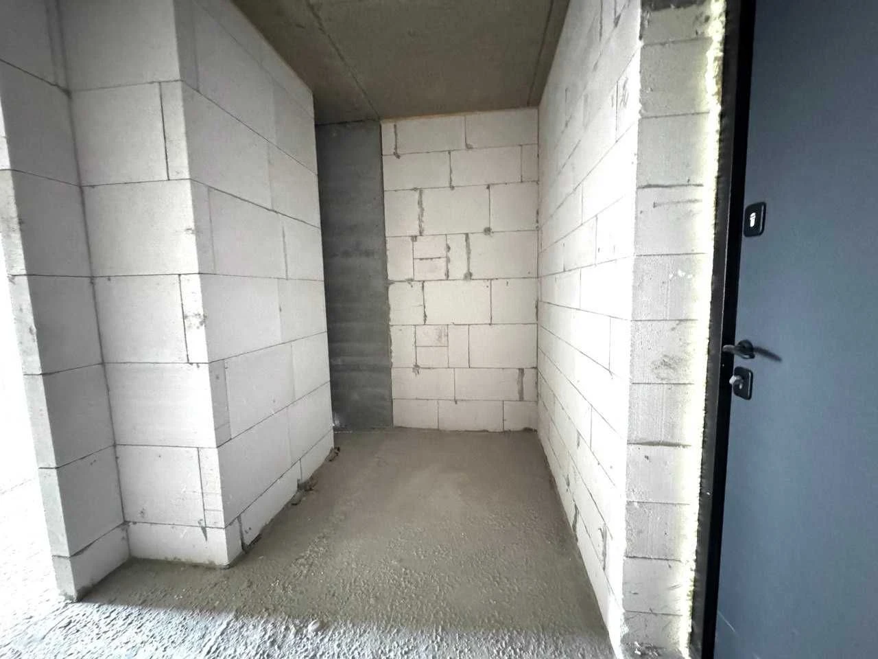 Completed One-Bedroom Apartment near the City Lake - Manhattan