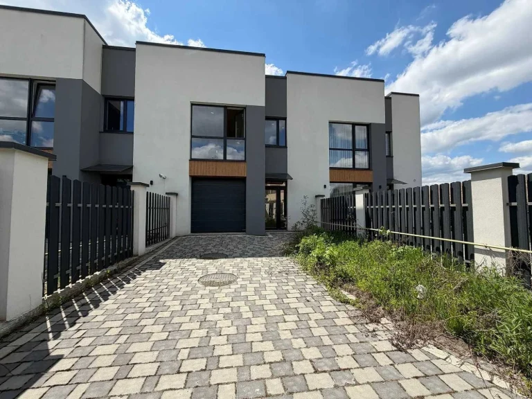 For sale, ready, rented, ready for renovation townhouse with basement