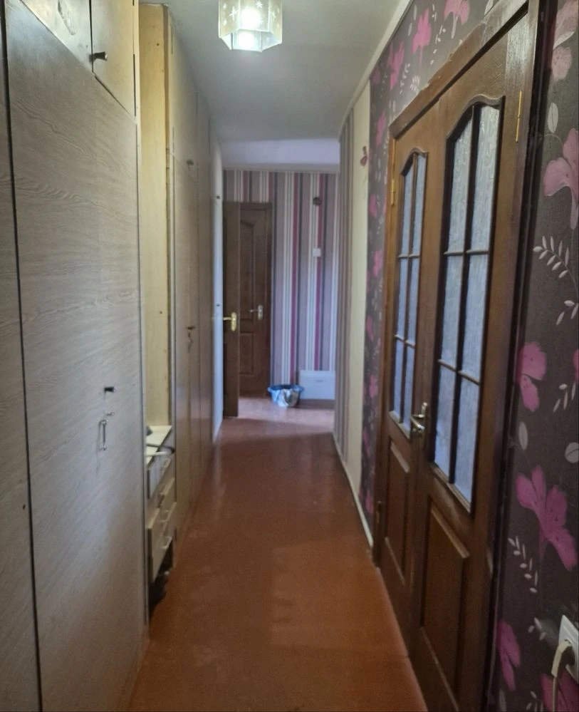 Продаётся 3-комнатная квартира в центре