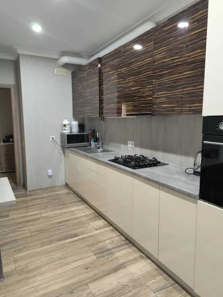 Apartment in the city of Chernivtsi, Nevirivska Street 1A