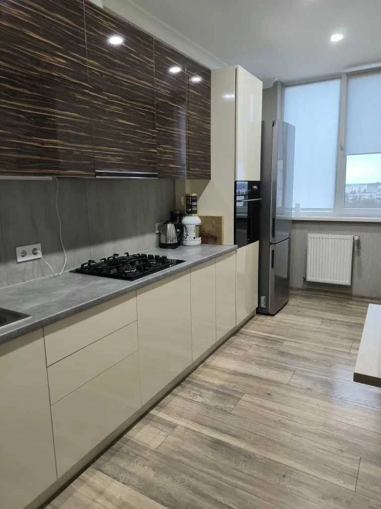 Apartment in the city of Chernivtsi, Nevirivska Street 1A