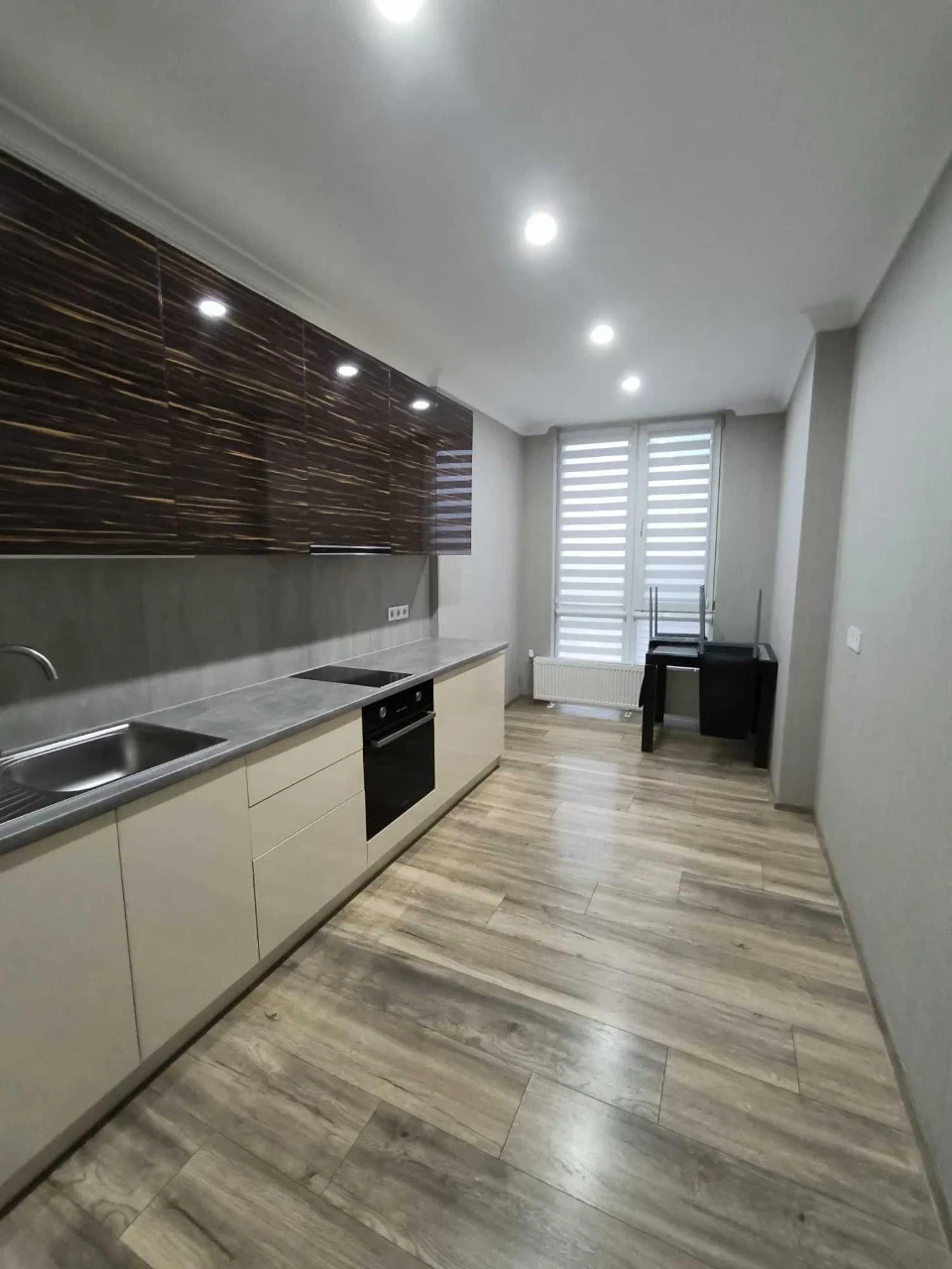 Apartment in the city of Chernivtsi, Nevirivska Street 1A