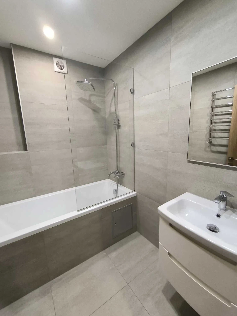 Apartment in the city of Chernivtsi, Nevirivska Street 1A