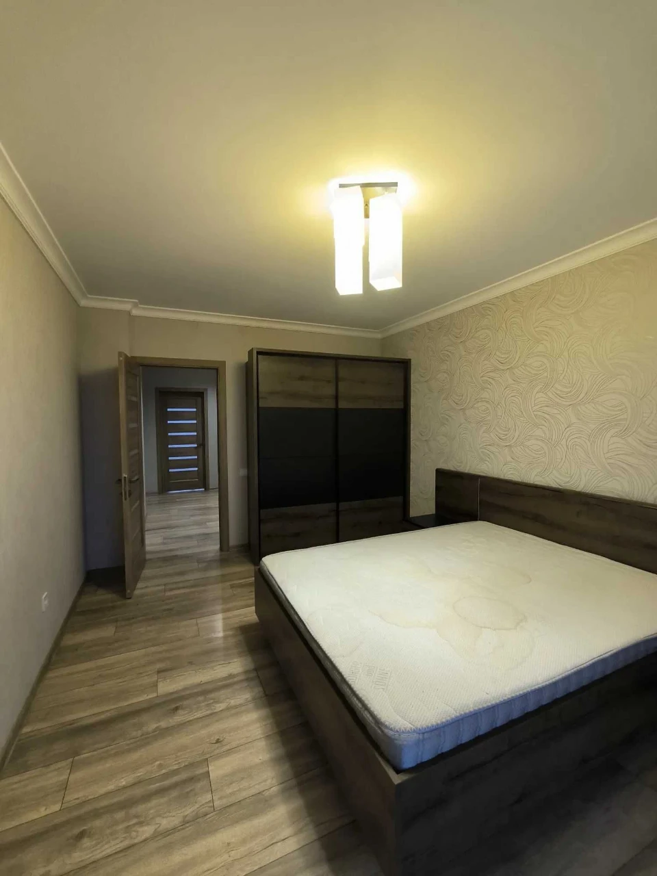 Apartment in the city of Chernivtsi, Nevirivska Street 1A