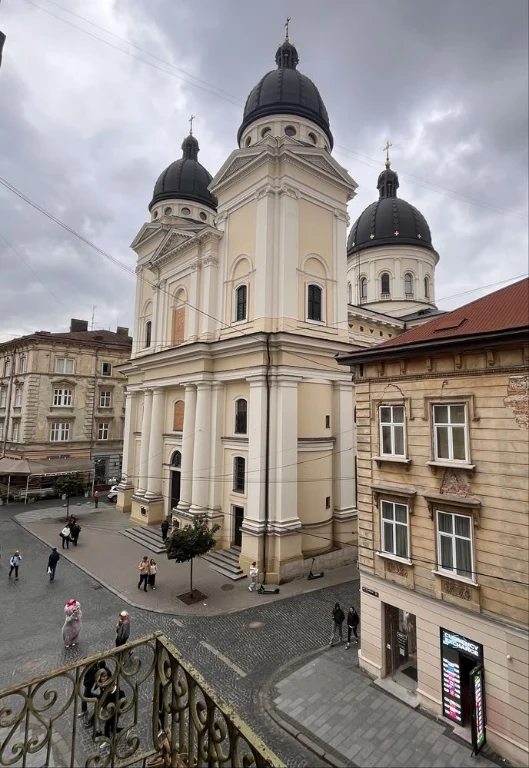 3-room Apartment on Krakow Street
