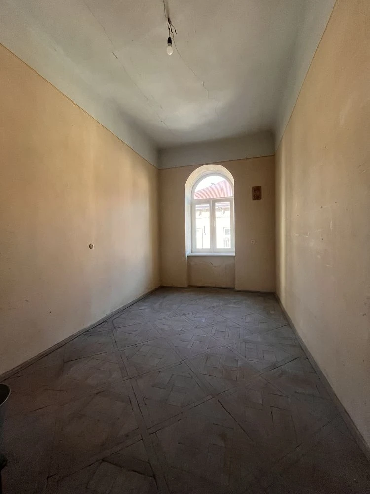 3-room Apartment on Krakow Street