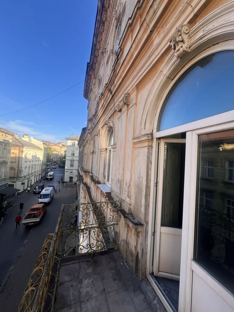 3-room Apartment on Krakow Street