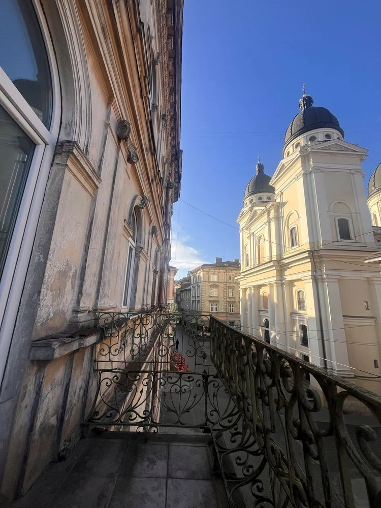 3-room Apartment on Krakow Street
