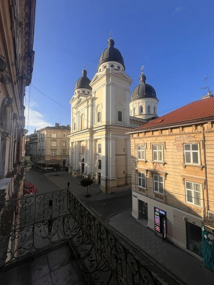 3-room Apartment on Krakow Street