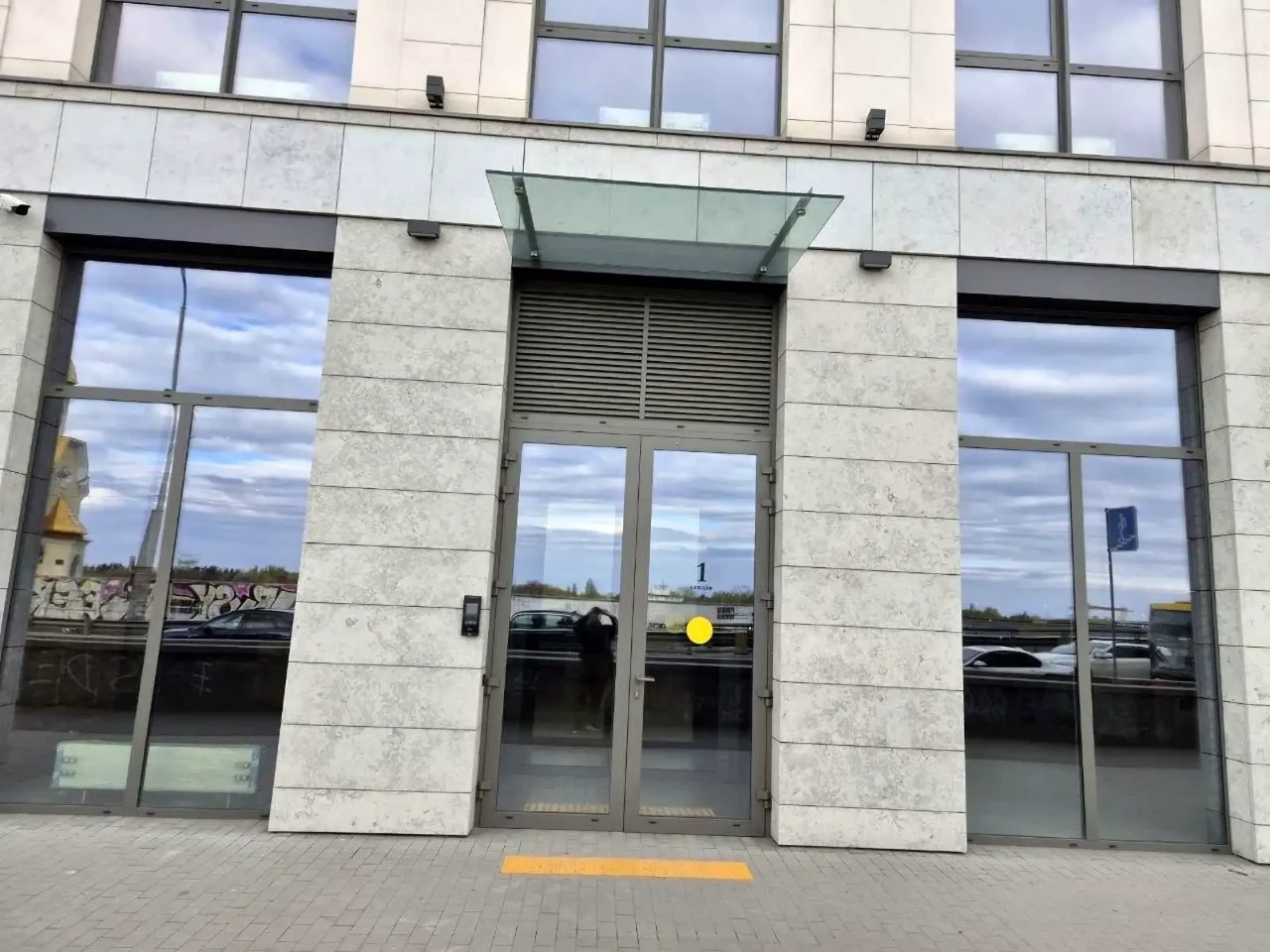Sale of a 3-room apartment, 75 sq m, 3rd floor.
