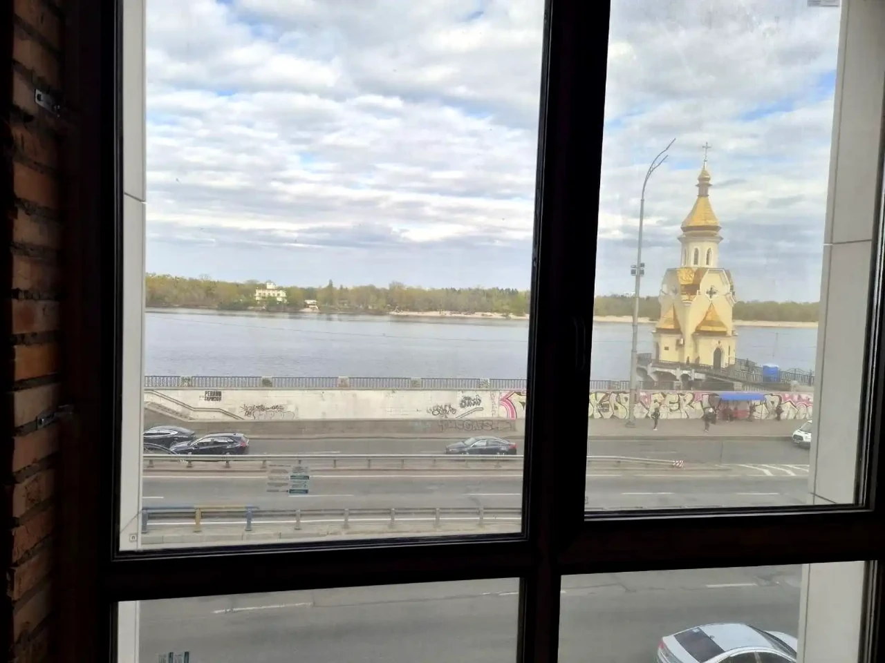 Sale of a 3-room apartment, 75 sq m, 3rd floor.