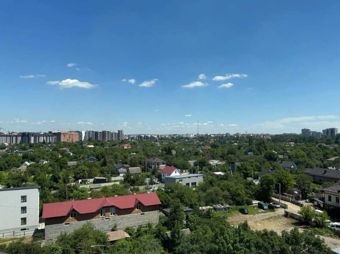Two-bedroom apartment with city view