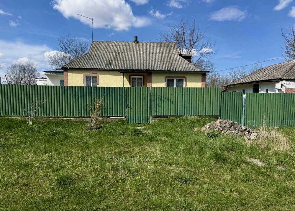 Продаж будинку , в гарній локації, де зручно добиратися до м