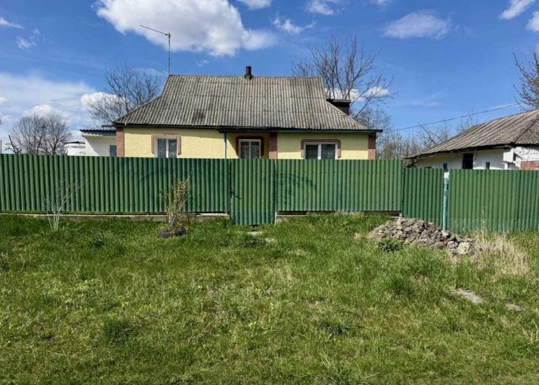 Продаж будинку, в гарній локації, зручний доступ до міста