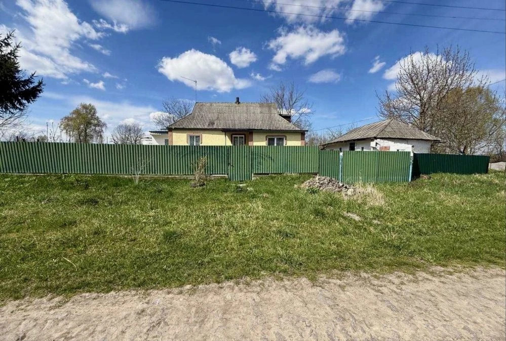 Продаж будинку , в гарній локації, де зручно добиратися до м