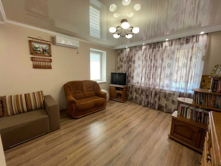 Selling 1-room cozy apartment in the Yacht Club area, floor 10
