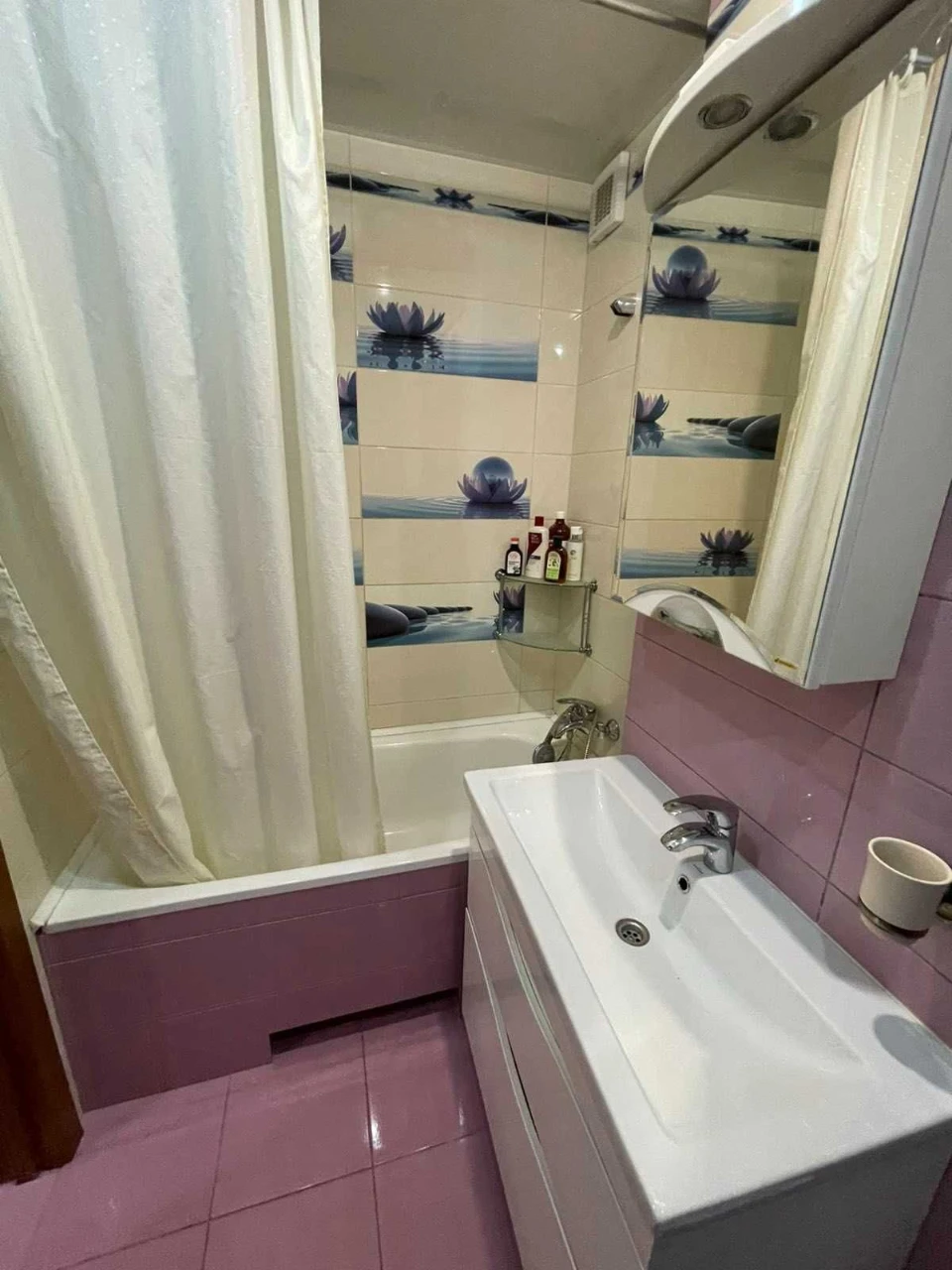 Selling 1-room cozy apartment in the Yacht Club area, floor 10