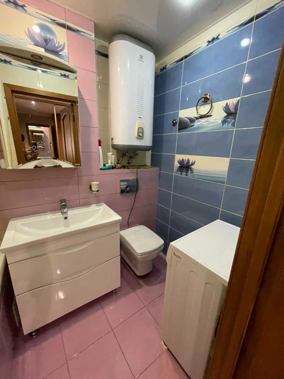 Selling 1-room cozy apartment in the Yacht Club area, floor 10