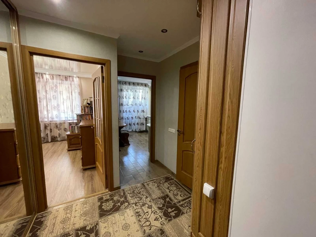 Selling 1-room cozy apartment in the Yacht Club area, floor 10